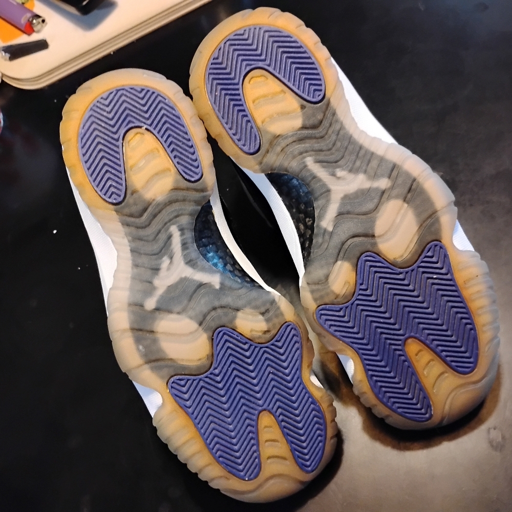 Jordan Retro High Tops - Picture 5 of 12